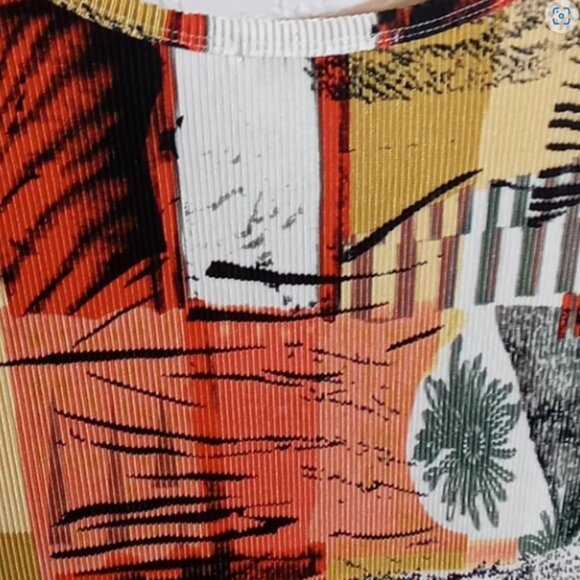 Victoria Essentials Top Size Small - Picture 4 of 9